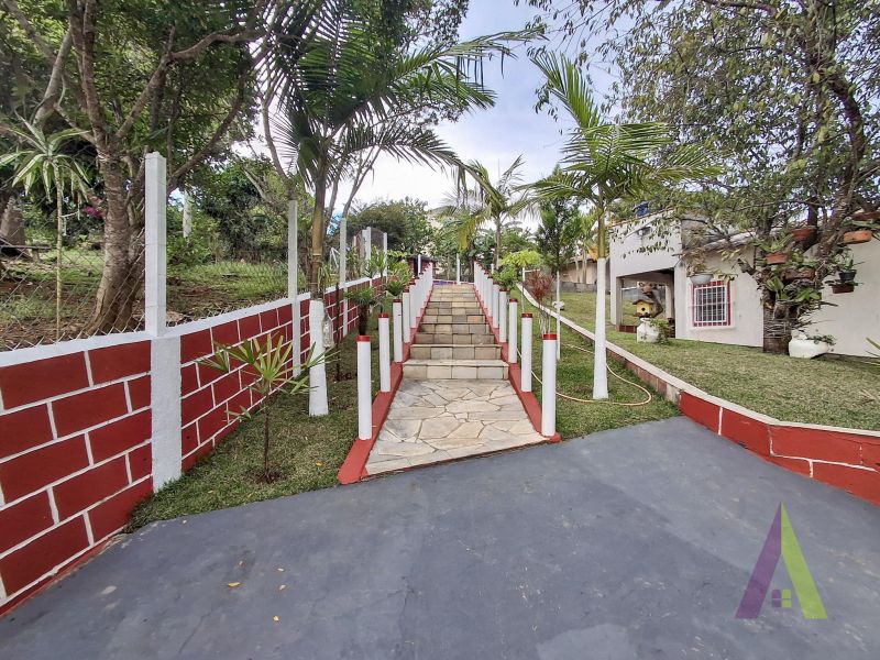 Chácara com piscina e churrasqueira em Mairinque!