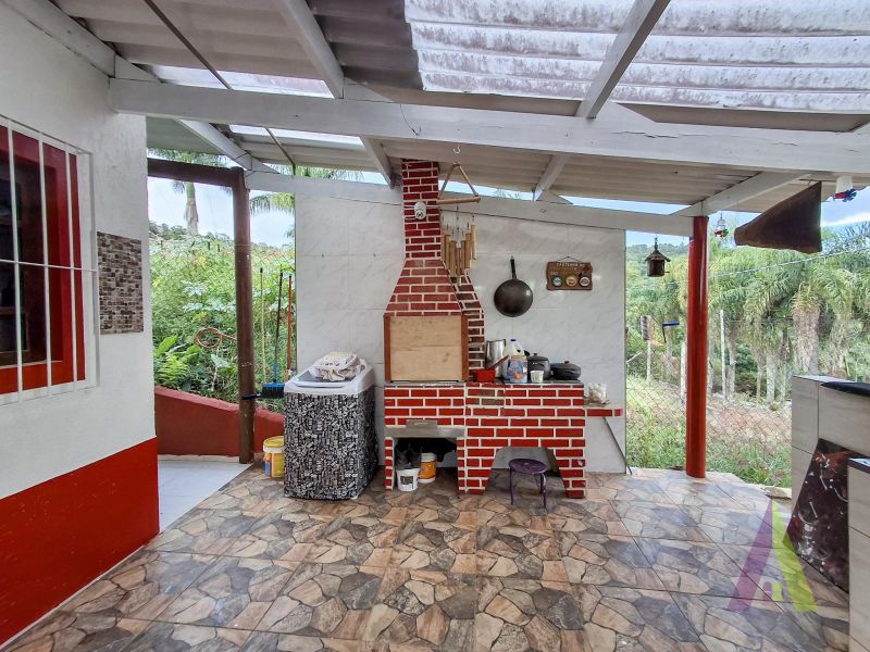 Chácara com piscina e churrasqueira em Mairinque!