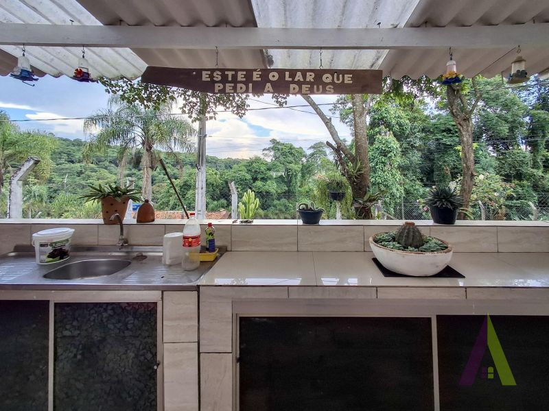 Chácara com piscina e churrasqueira em Mairinque!
