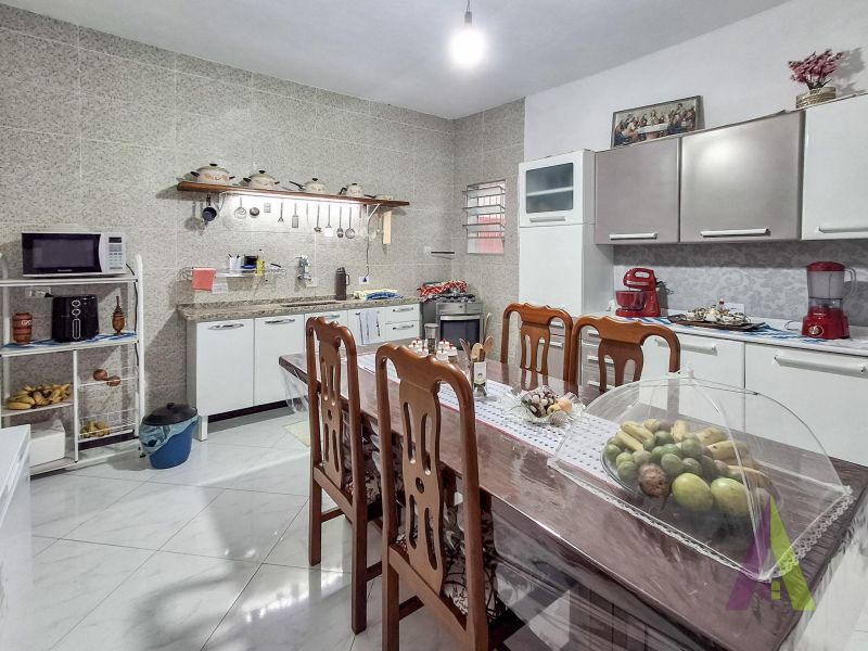 Chácara com piscina e churrasqueira em Mairinque!