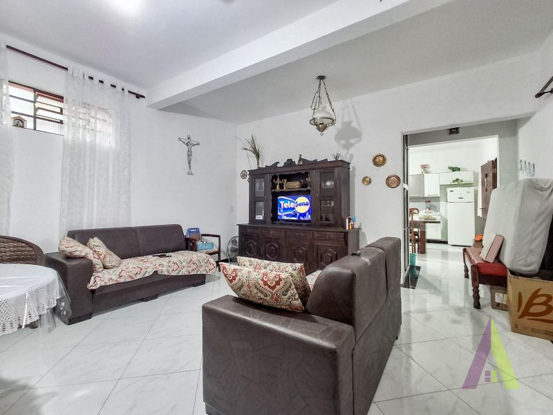 Chácara com piscina e churrasqueira em Mairinque!