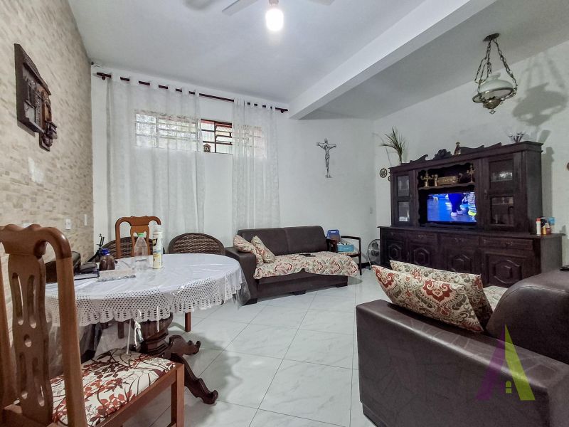 Chácara com piscina e churrasqueira em Mairinque!