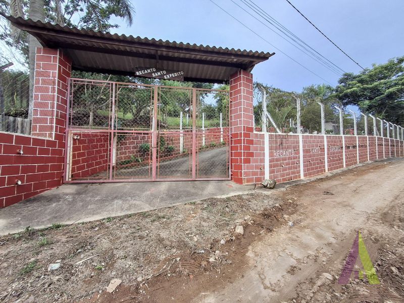 Chácara com piscina e churrasqueira em Mairinque!
