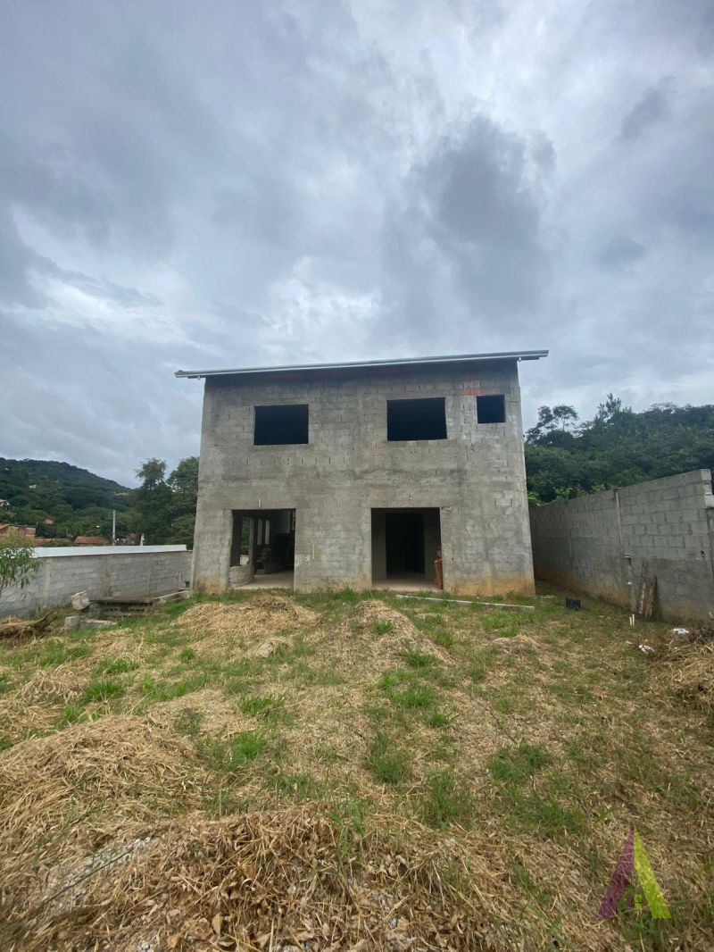 Sobrado em Fase de Acabamento em São Roque! 