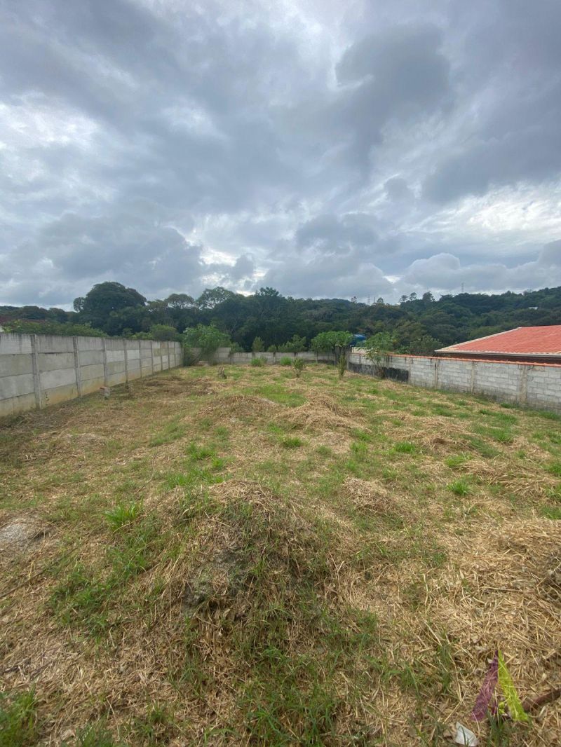Sobrado em Fase de Acabamento em São Roque! 