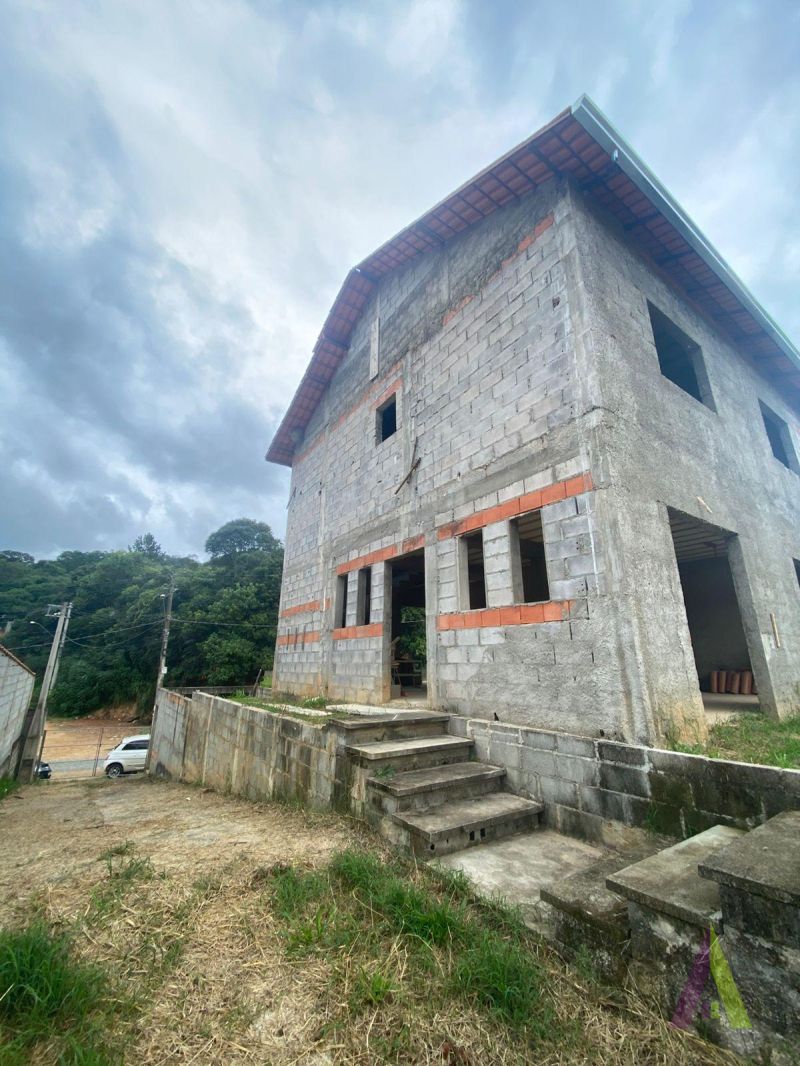 Sobrado em Fase de Acabamento em São Roque! 