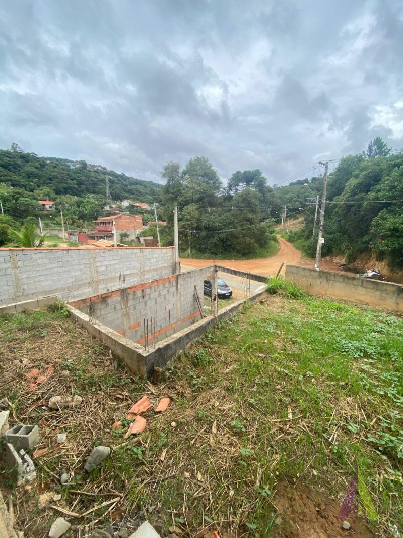 Sobrado em Fase de Acabamento em São Roque! 