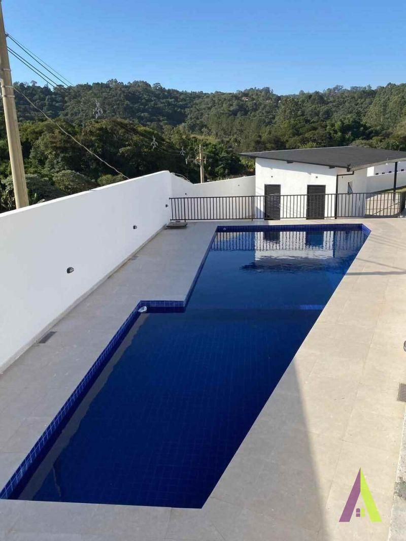 Sobrado Mobiliado em Condomínio Resort de São Roque!