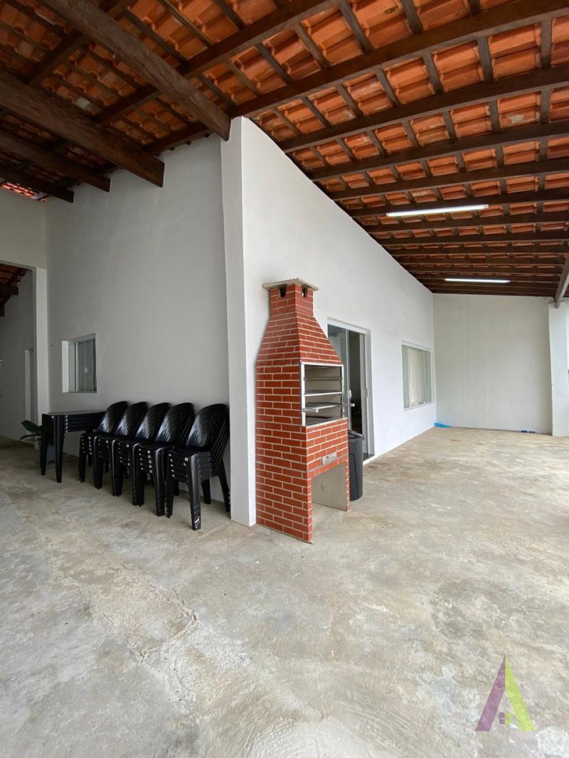 Casa Térrea em Bairro Próximo ao Centro de São Roque!