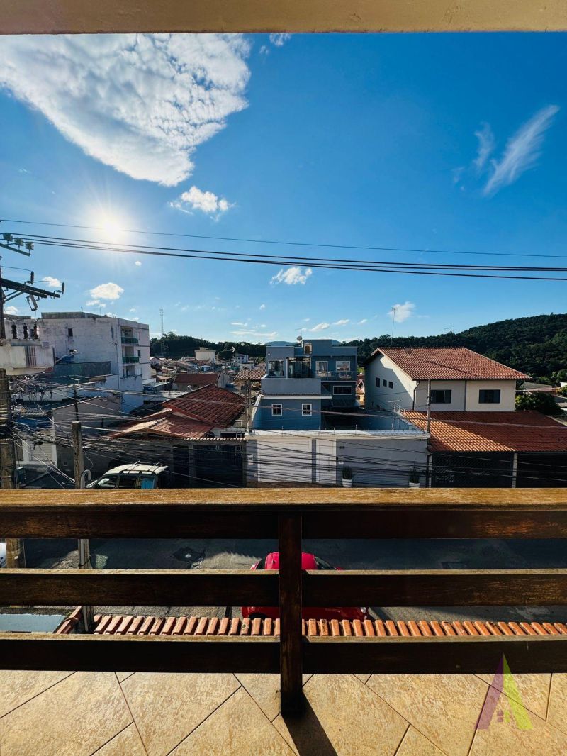 Sobrado em Bairro Tradicional de São Roque!