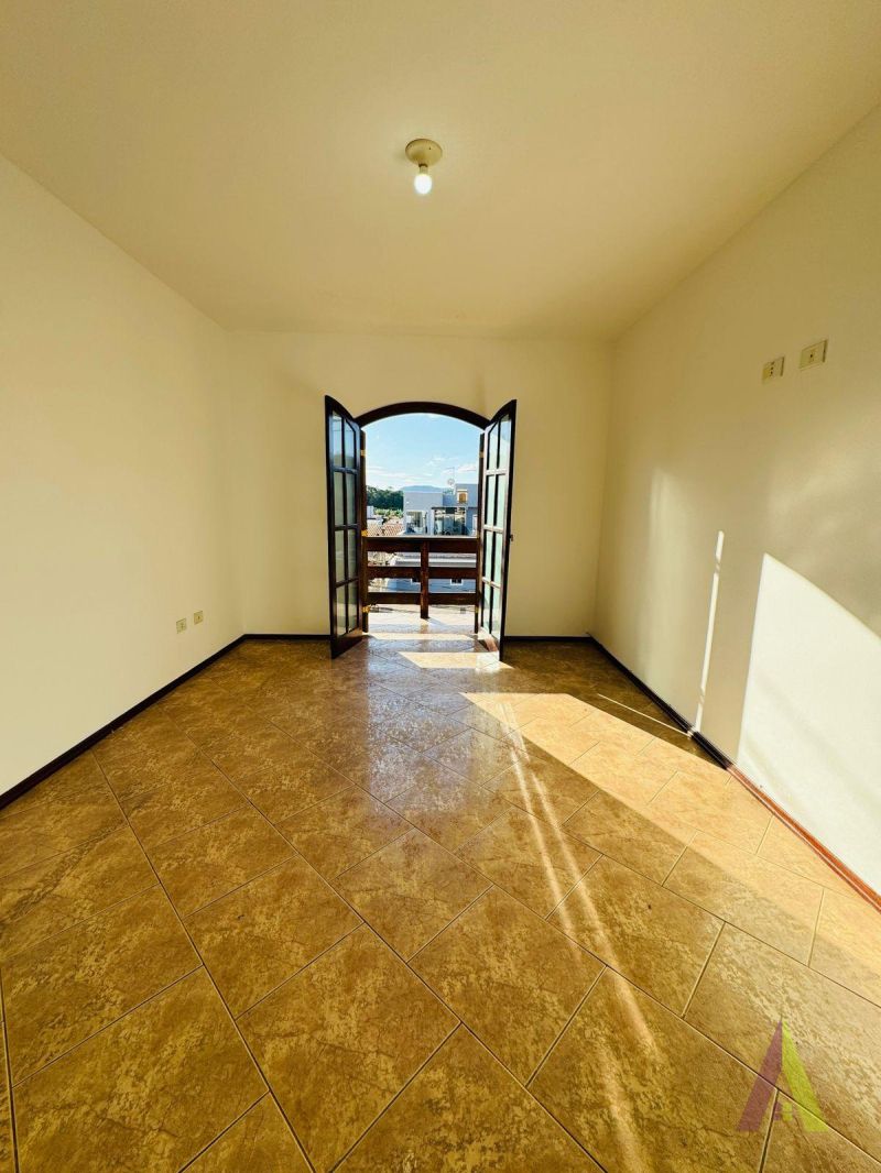 Sobrado em Bairro Tradicional de São Roque!