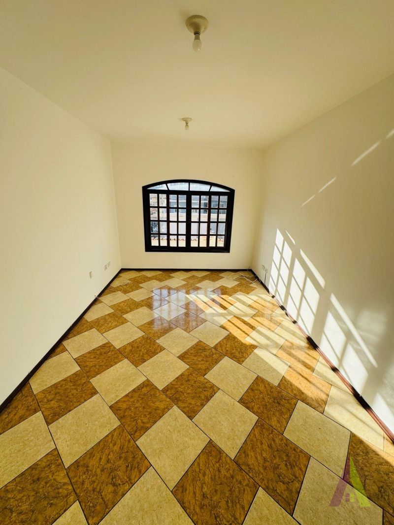 Sobrado em Bairro Tradicional de São Roque!