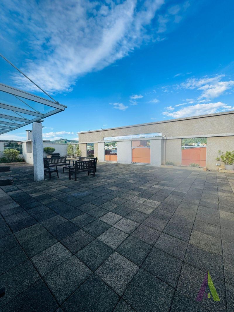 Apartamento com Acabamento de Primeira no Centro de São Roque!