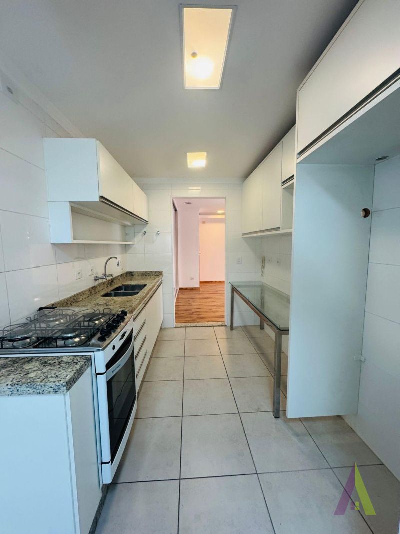 Apartamento com Acabamento de Primeira no Centro de São Roque!