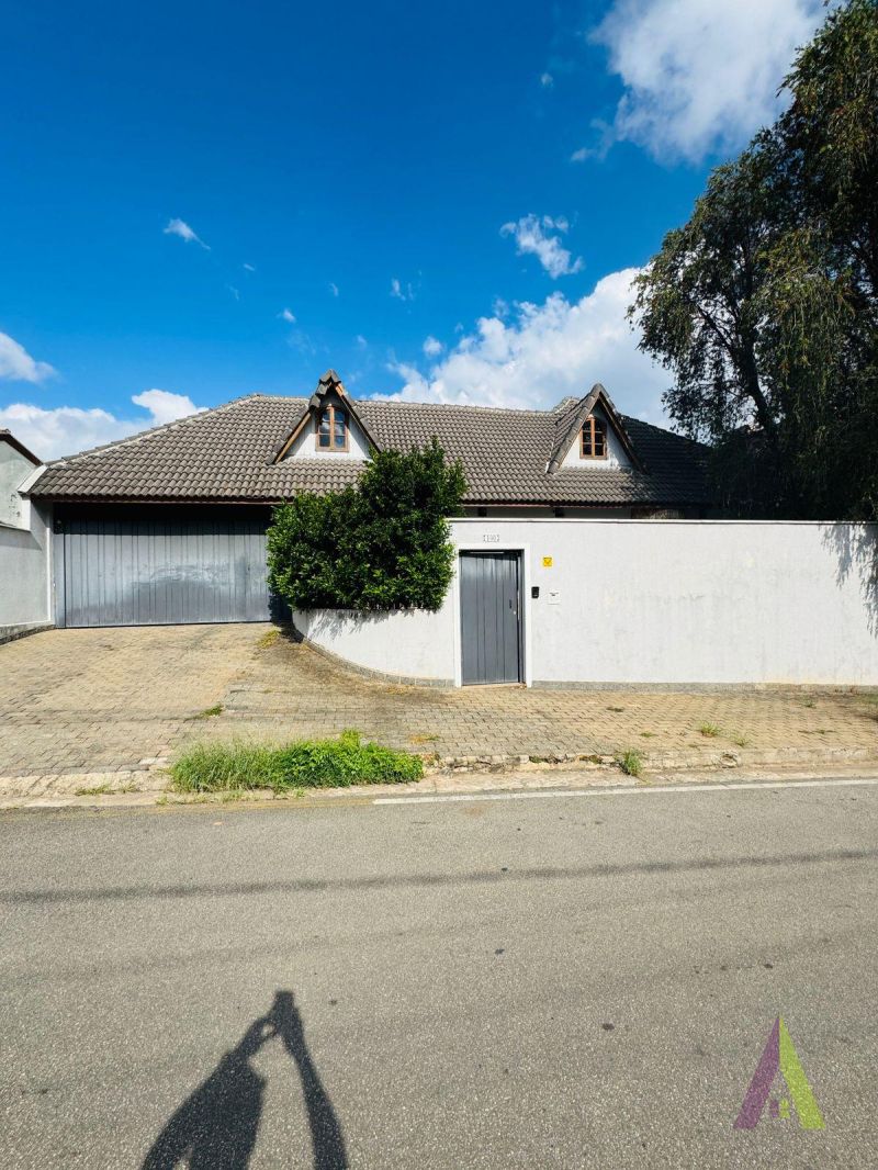 Casa Térrea Alto Padrão em Bairro Tradicional de São Roque!