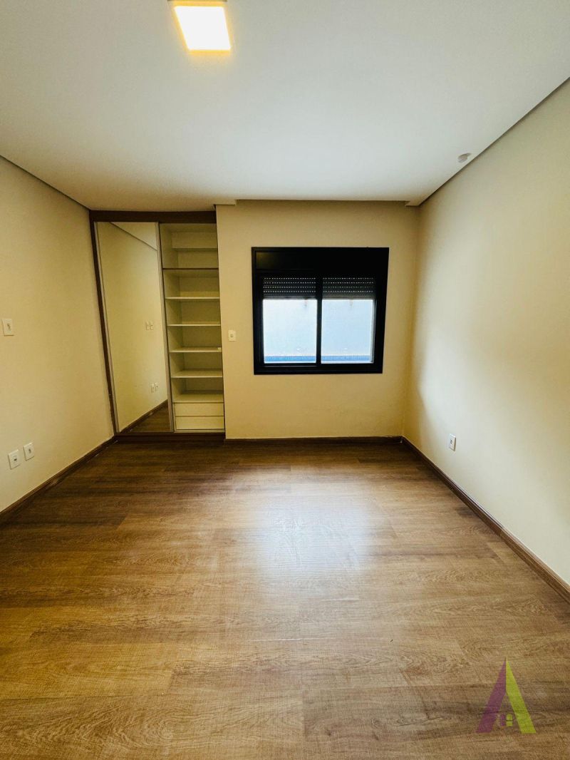 Casa Térrea Alto Padrão em Bairro Tradicional de São Roque!