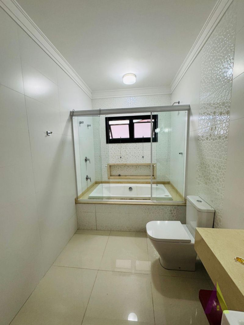 Casa Térrea Alto Padrão em Bairro Tradicional de São Roque!