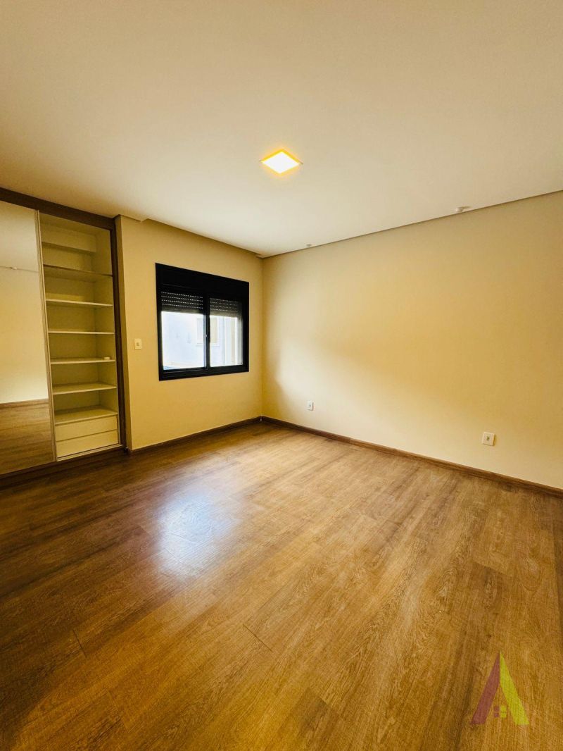 Casa Térrea Alto Padrão em Bairro Tradicional de São Roque!