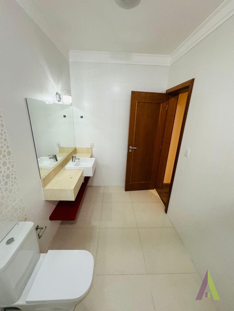 Casa Térrea Alto Padrão em Bairro Tradicional de São Roque!