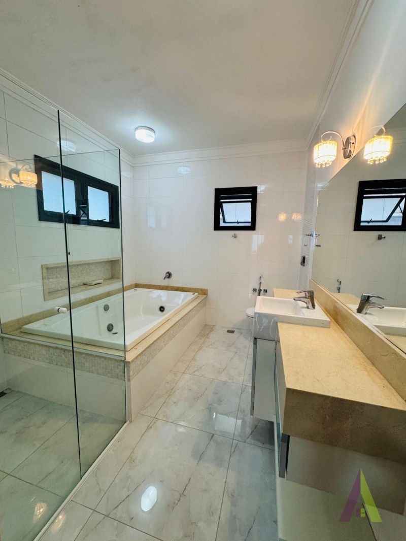 Casa Térrea Alto Padrão em Bairro Tradicional de São Roque!