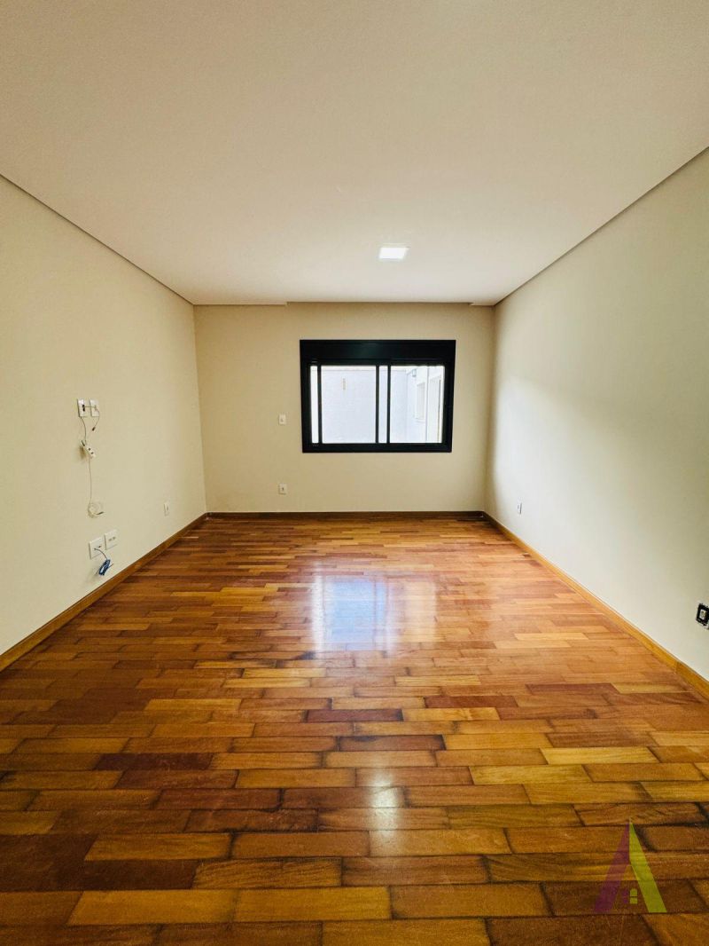 Casa Térrea Alto Padrão em Bairro Tradicional de São Roque!