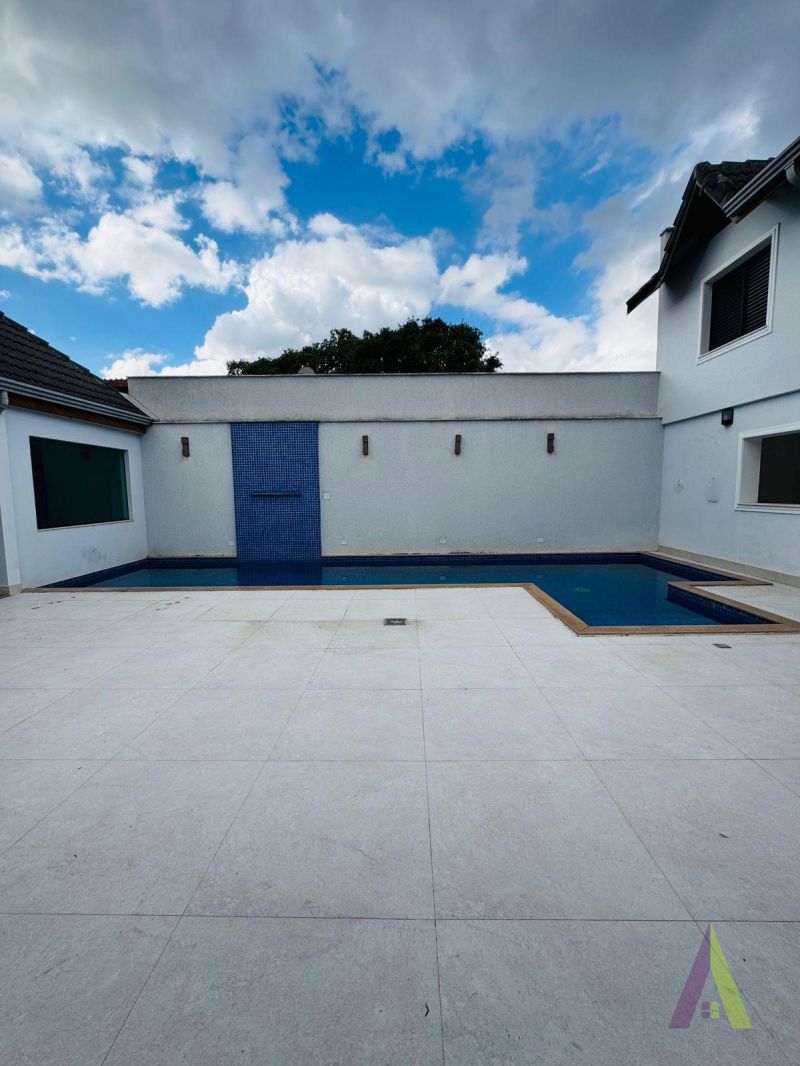 Casa Térrea Alto Padrão em Bairro Tradicional de São Roque!