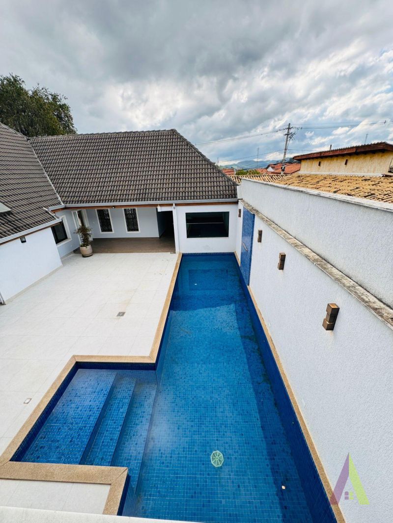 Casa Térrea Alto Padrão em Bairro Tradicional de São Roque!