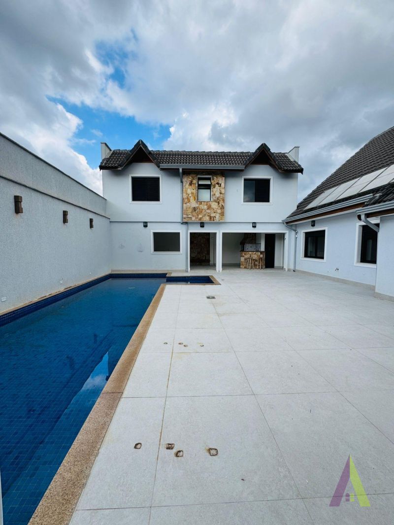 Casa Térrea Alto Padrão em Bairro Tradicional de São Roque!