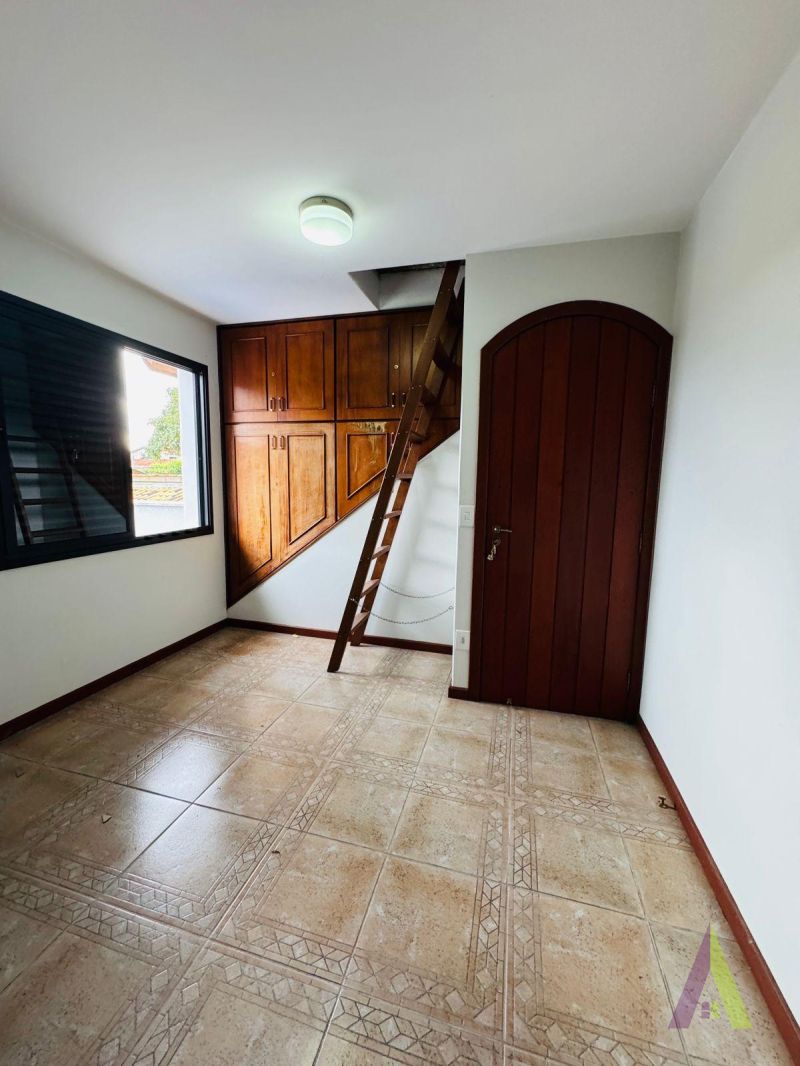 Casa Térrea Alto Padrão em Bairro Tradicional de São Roque!