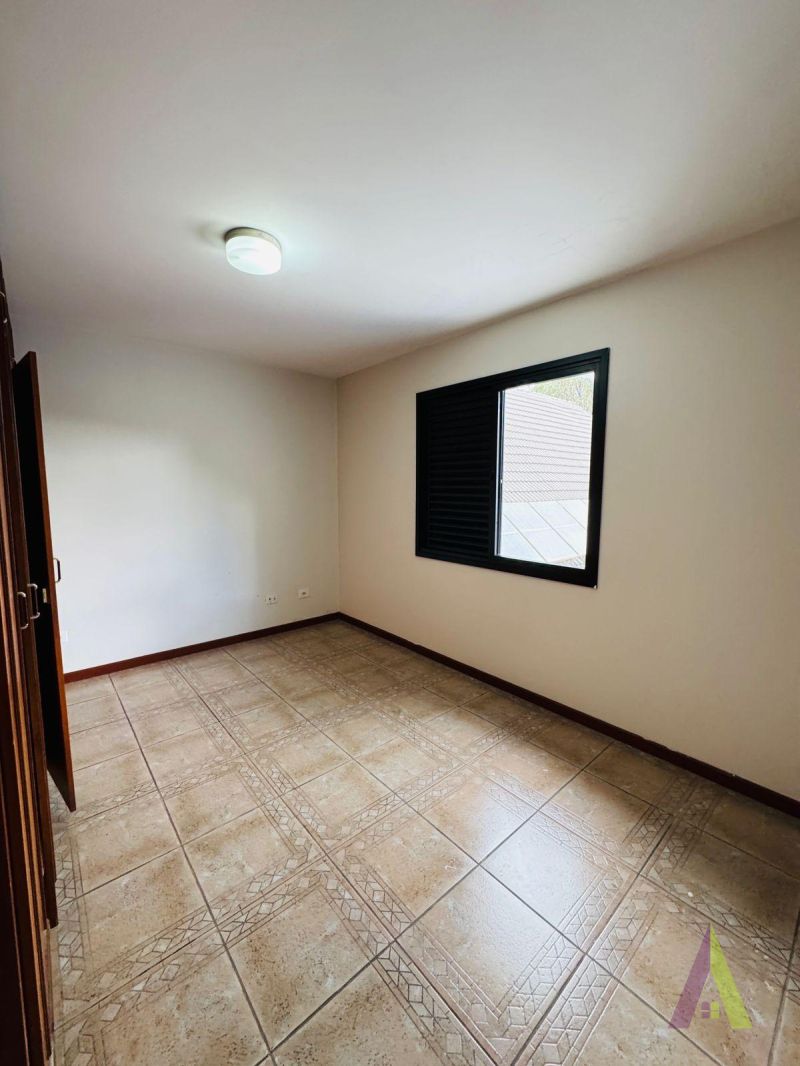 Casa Térrea Alto Padrão em Bairro Tradicional de São Roque!