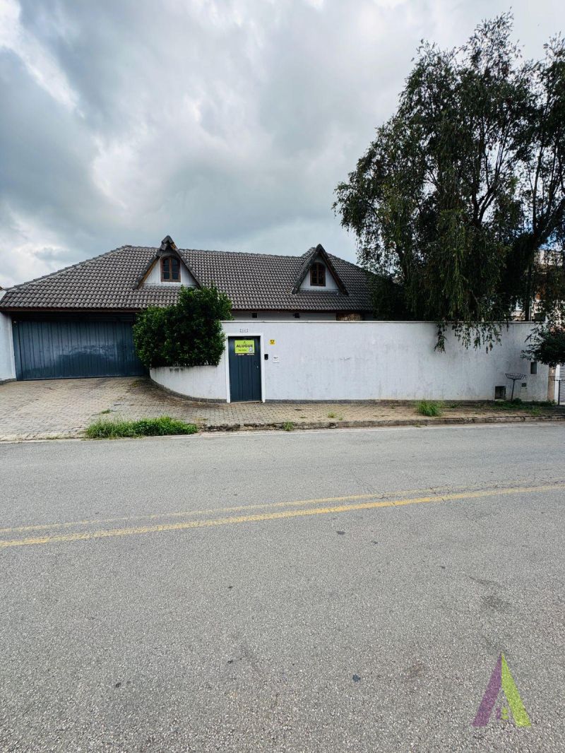 Casa Térrea Alto Padrão em Bairro Tradicional de São Roque!