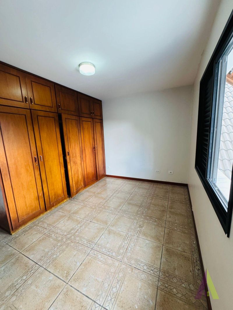 Casa Térrea Alto Padrão em Bairro Tradicional de São Roque!