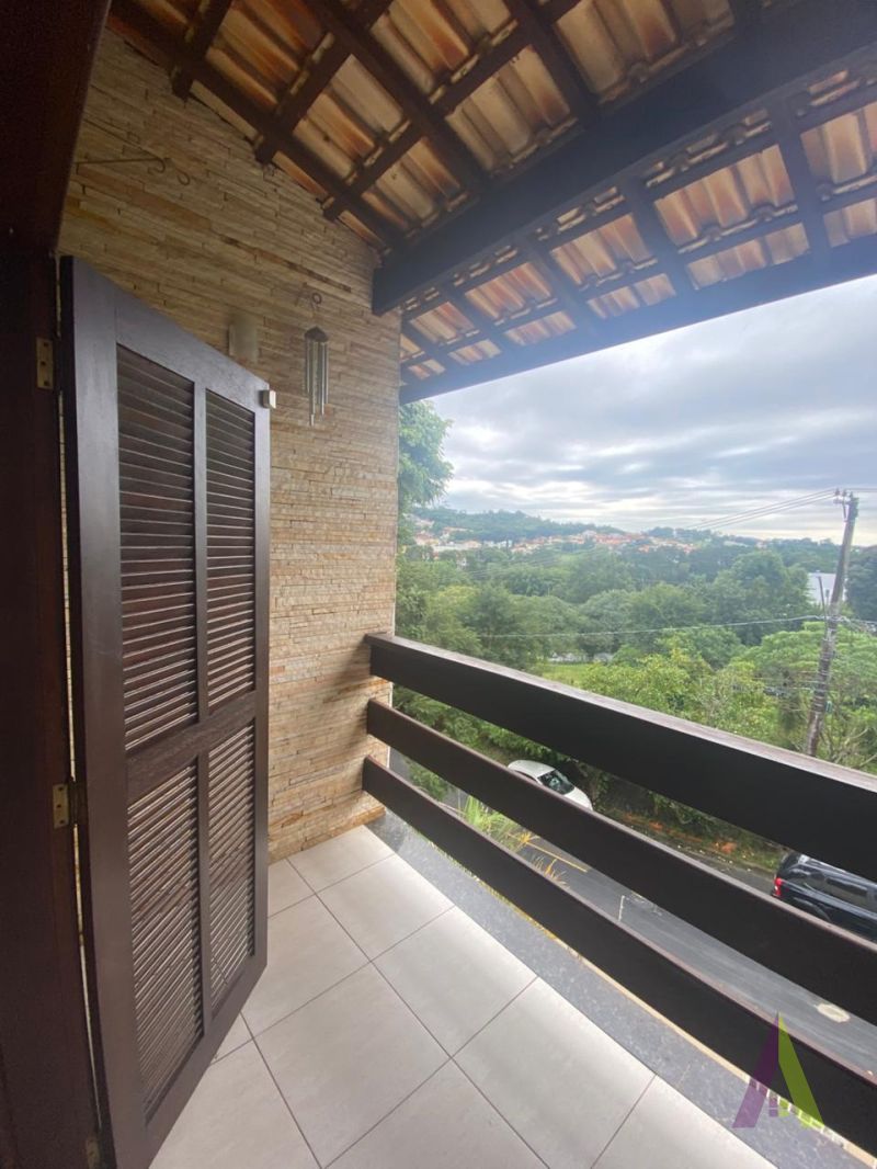 Sobrado de Alto Padrão com Vista Fantástica para a Cidade de São Roque! 