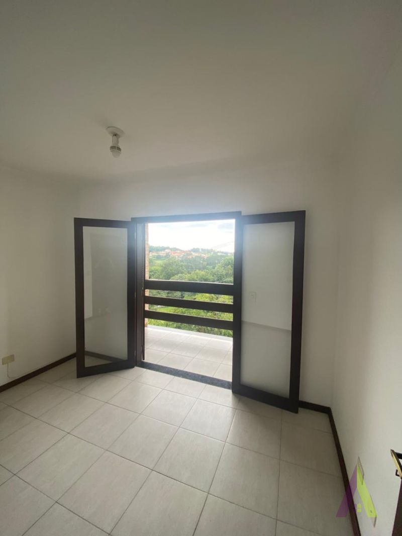 Sobrado de Alto Padrão com Vista Fantástica para a Cidade de São Roque! 