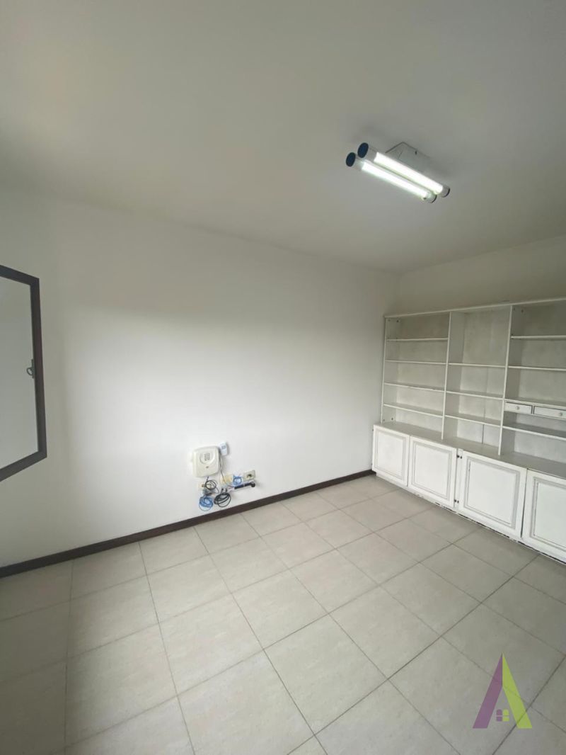 Sobrado de Alto Padrão com Vista Fantástica para a Cidade de São Roque! 