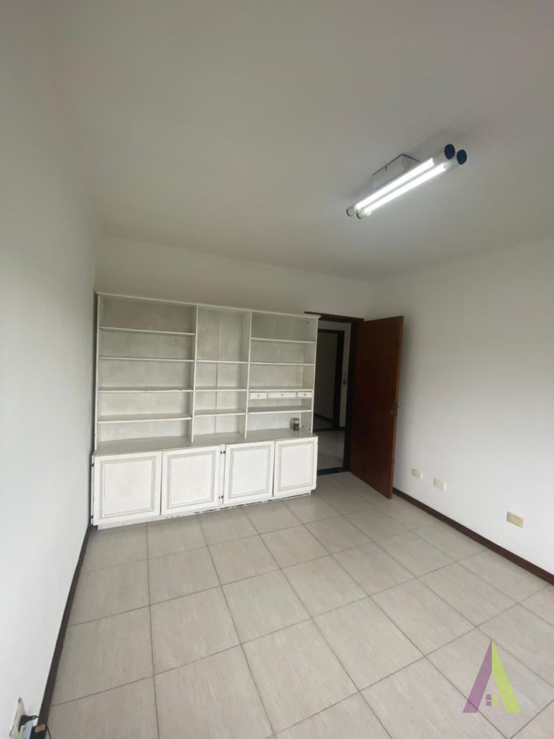 Sobrado de Alto Padrão com Vista Fantástica para a Cidade de São Roque! 