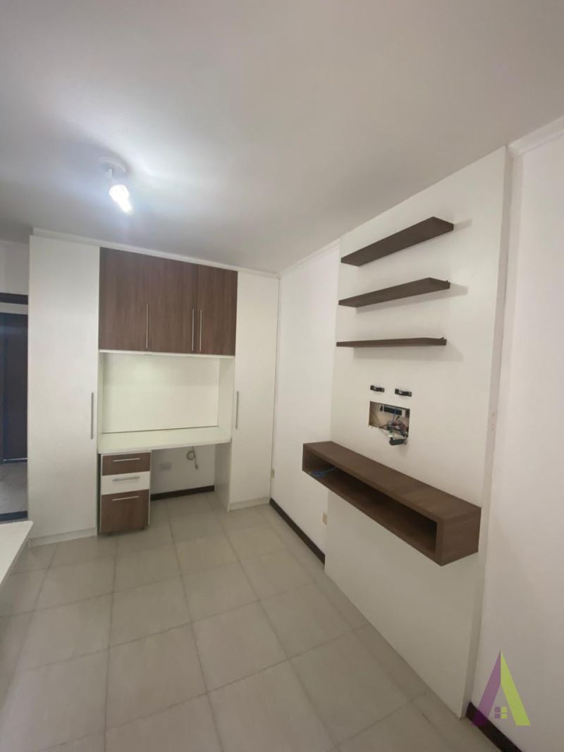 Sobrado de Alto Padrão com Vista Fantástica para a Cidade de São Roque! 