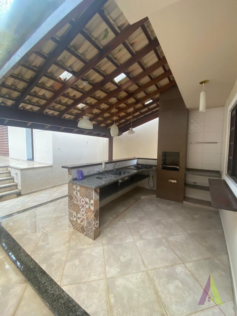 Sobrado de Alto Padrão com Vista Fantástica para a Cidade de São Roque! 