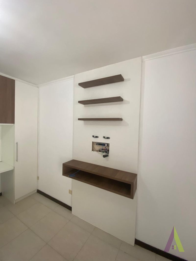 Sobrado de Alto Padrão com Vista Fantástica para a Cidade de São Roque! 