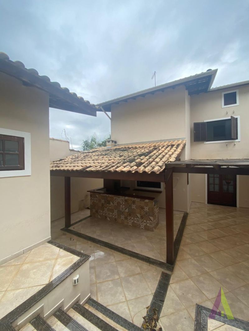 Sobrado de Alto Padrão com Vista Fantástica para a Cidade de São Roque! 