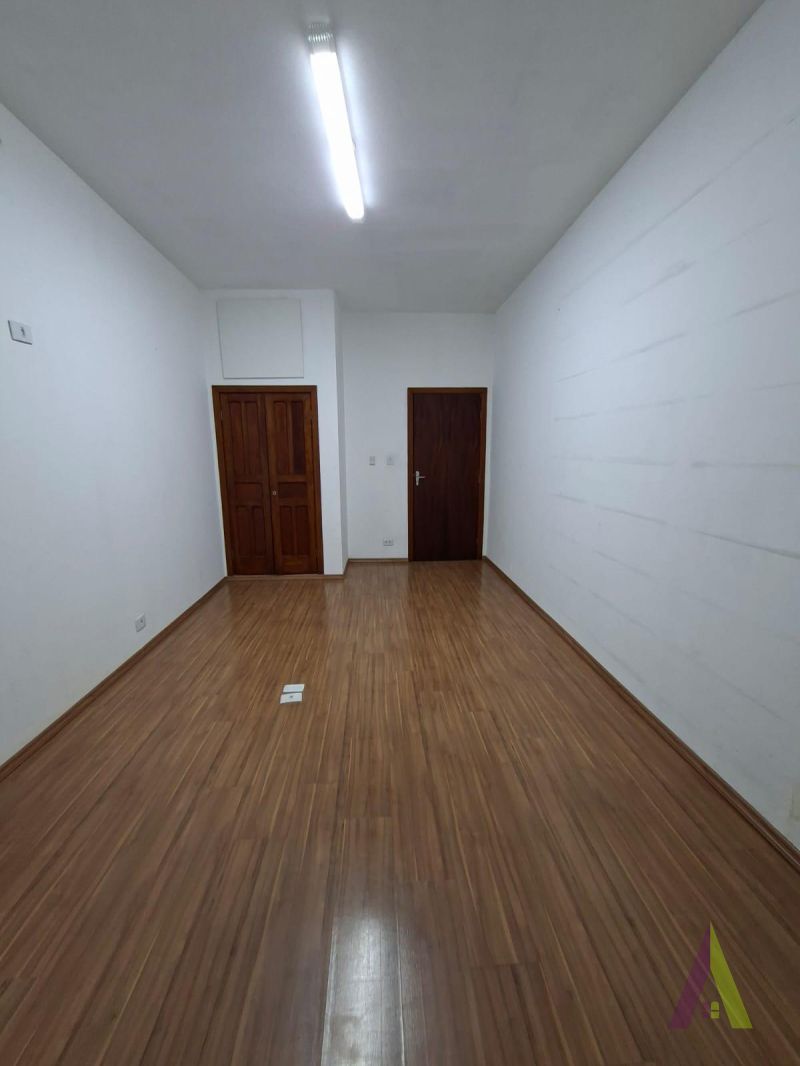 Sobrado Comercial no Centro de São Roque!