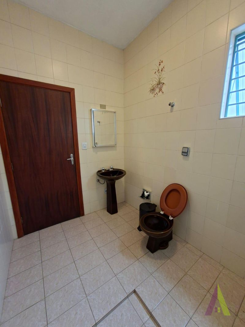 Sobrado Comercial no Centro de São Roque!