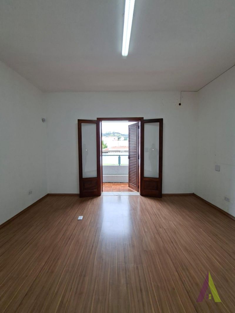 Sobrado Comercial no Centro de São Roque!