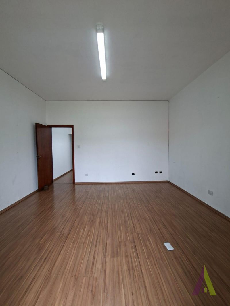 Sobrado Comercial no Centro de São Roque!