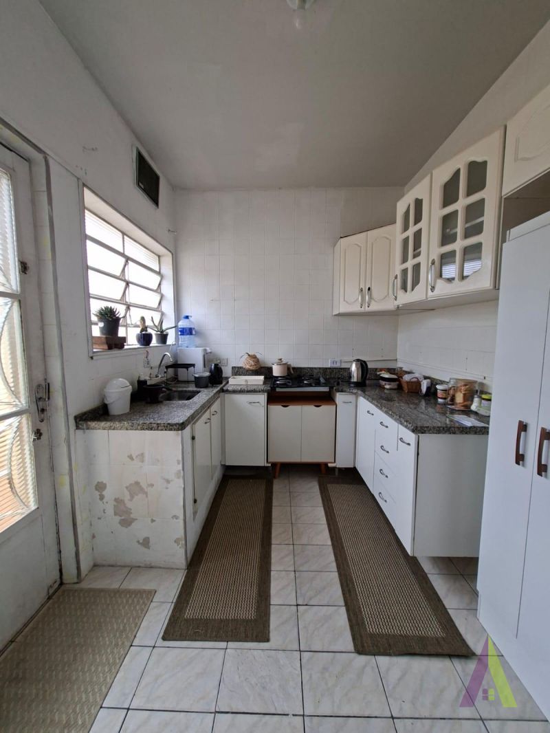 Casa Térrea no Centro de São Roque! 