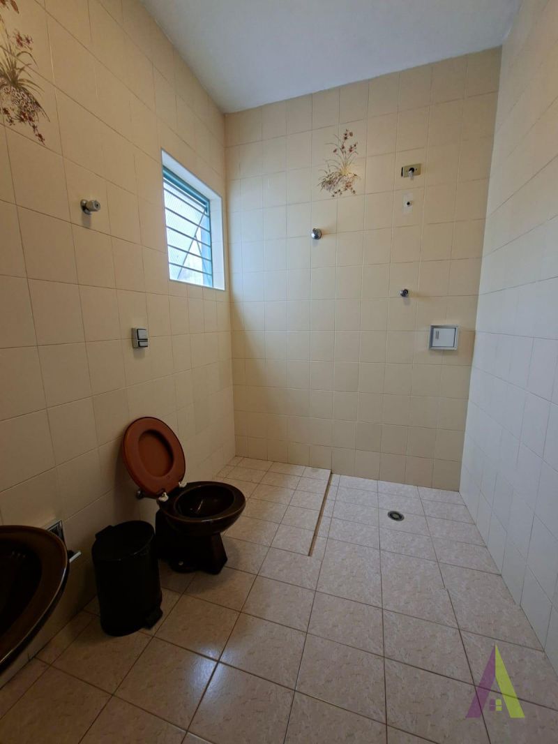 Sobrado Comercial no Centro de São Roque!