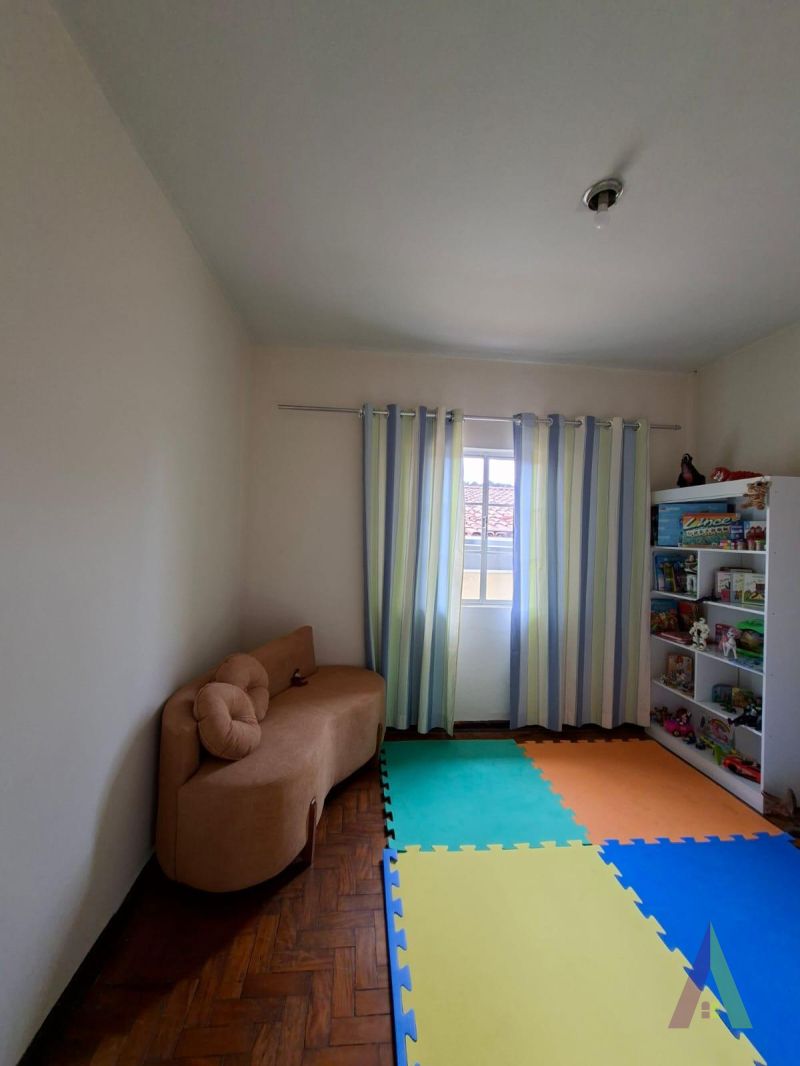 Casa Térrea no Centro de São Roque! 