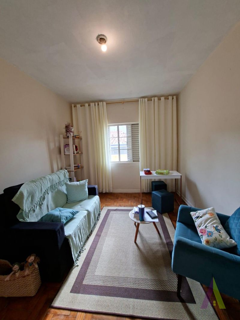 Casa Térrea no Centro de São Roque! 