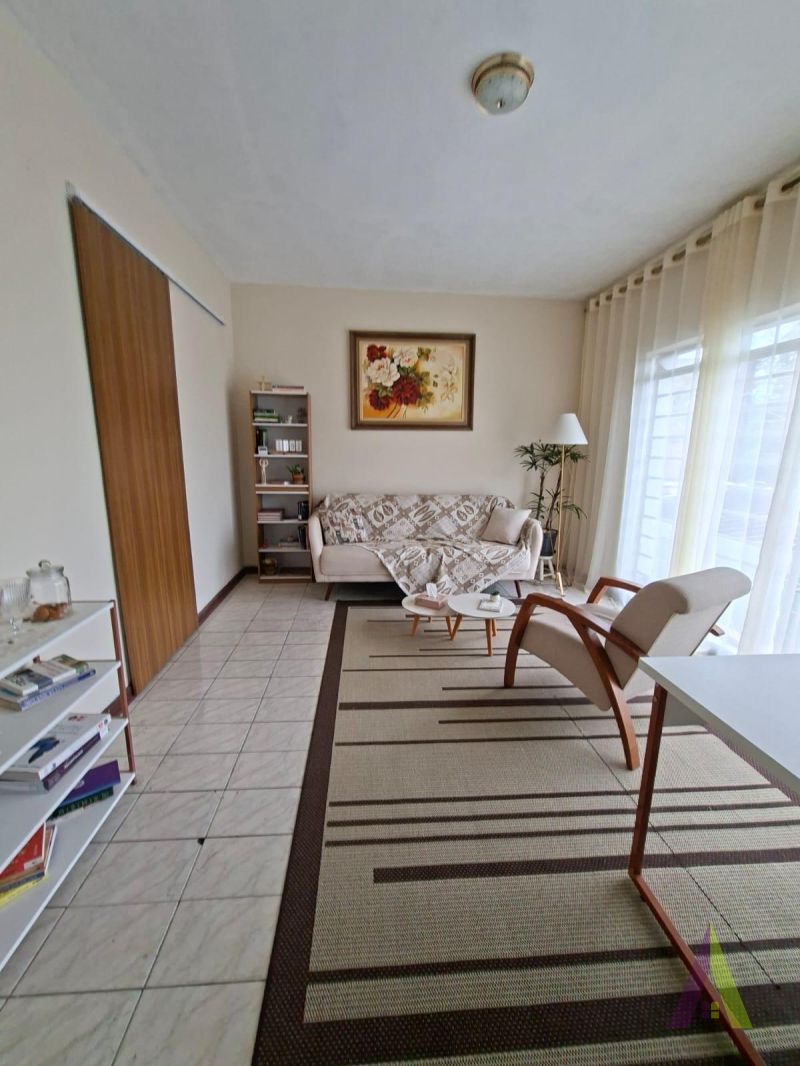 Casa Térrea no Centro de São Roque! 