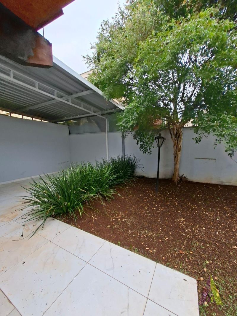 Sobrado Comercial no Centro de São Roque!